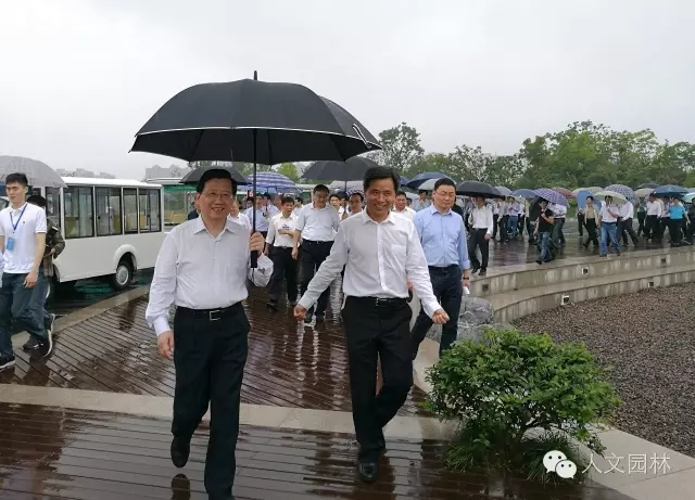江西省委書記、省長(zhǎng)等領(lǐng)導(dǎo)蒞臨青嵐湖森林公園視察