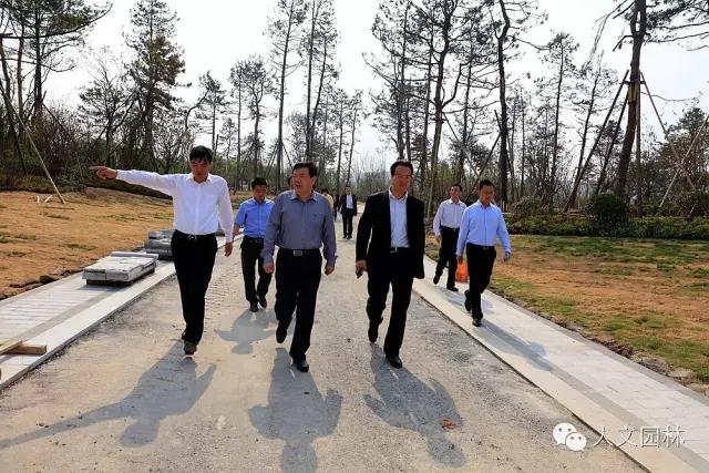 陜西省省人大常委會(huì)副主任李金柱前來(lái)人文園林營(yíng)造的韓城國(guó)家文史公園調(diào)研