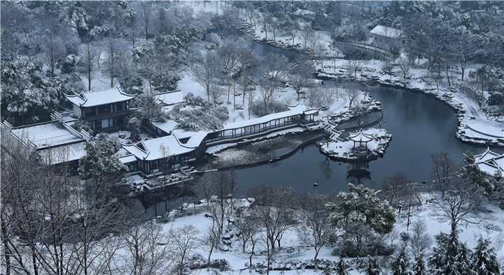 +郭保良-13俯瞰雪后園林勝境——2018-01-28——雪后的理工后花園，站在高樓俯瞰，古典園林的氣質(zhì)瞬間頓顯.jpg